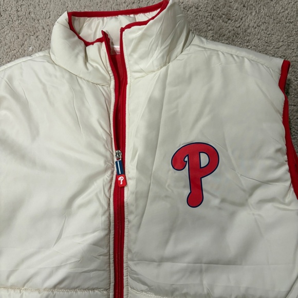 Phillies Cream & Red Puffer Vest – Size XLarge *Brand New* MLB issued - Picture 2 of 3